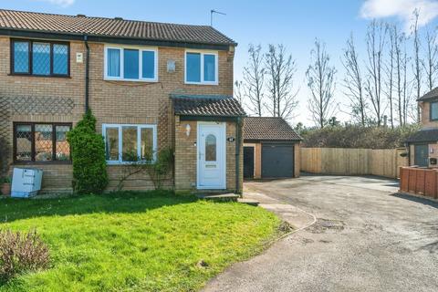 4 bed property, in Slimbridge Close, £330,000