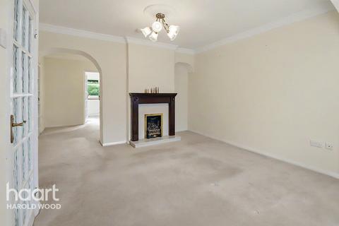 2 bed property, in Swindon Lane, £400,000