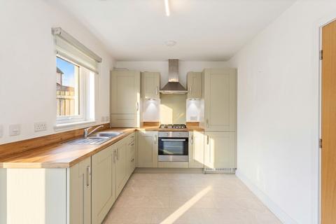2 bed property, in Sussex Grove, £190,000