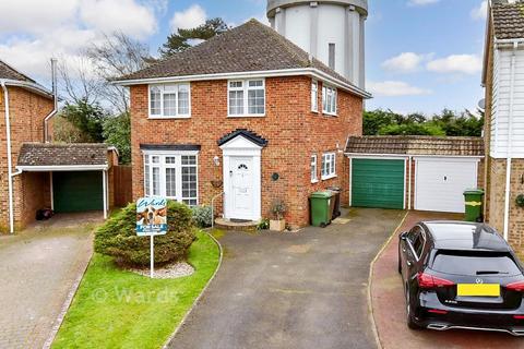 3 bed property, in Dane Court, £475,000