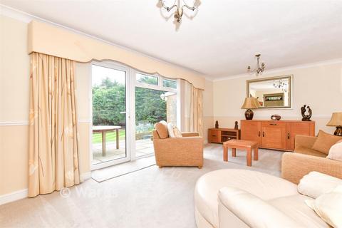 3 bed property, in Dane Court, £475,000