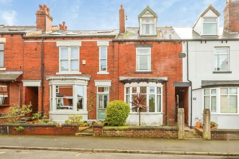 3 bed property, in Chatfield Road, £290,000