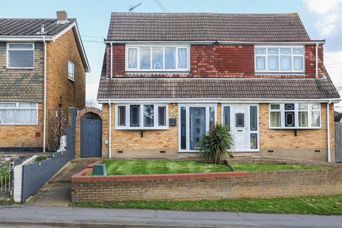 3 bed property, in Ferry Road, £375,000