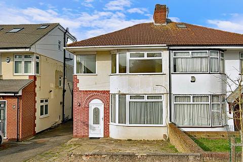 3 bed property, in Arundel Drive, £570,000