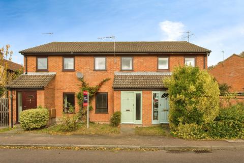 2 bed property, in Prince William Way, £300,000
