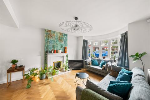 4 bed property, in Cherry Orchard, £685,000