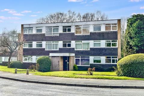 2 bed property, in Trident Close, £135,000