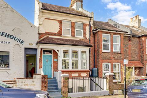 4 bed property, in Bonchurch Road, £550,000