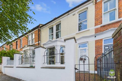 3 bed property, in Holmside, £350,000
