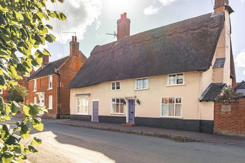 5 bed property, in A Distinguished Grade II Listed Home in Hingham, £750,000