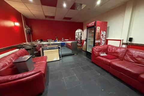 2 bed property, in Hessle Road, £108,000