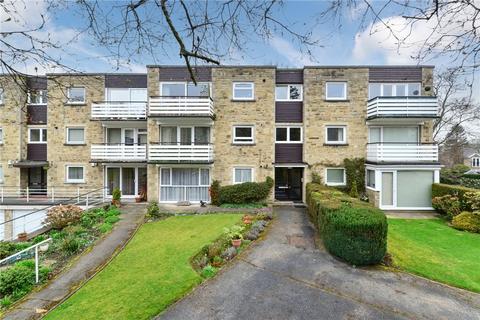 2 bed property, in Park Road, £155,000