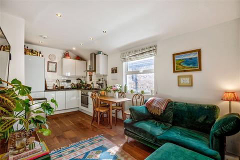 2 bed property, in Fallsbrook Road, £425,000