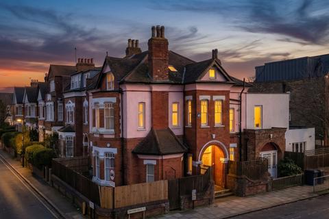 8 bed property, in 1 Church Road, £3,200,000