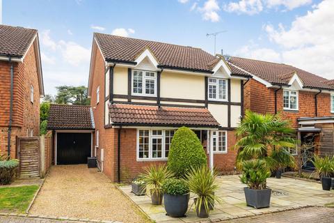 4 bed property, in Village Close, £1,050,000