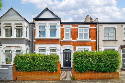 3 bed property, in Westbury Terrace, £675,000