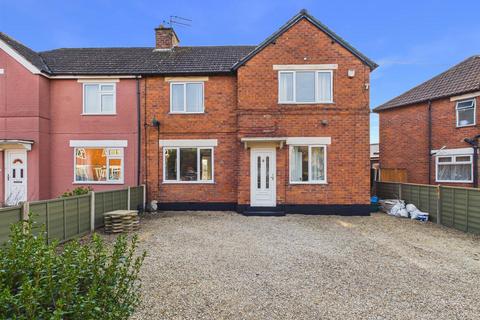 3 bed property, in Henley Place, £310,000