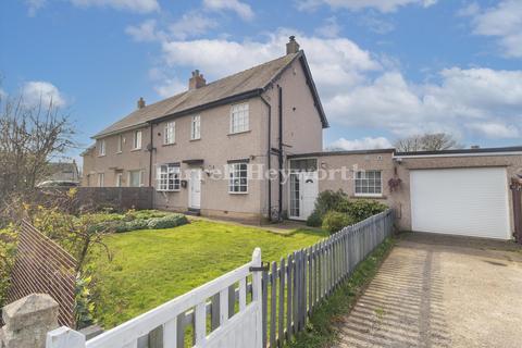 3 bed property, in Manor Drive, £330,000