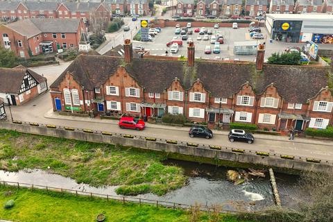 3 bed property, in The Causeway, £240,000