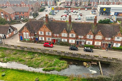 3 bed property, in The Causeway, £240,000