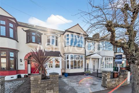 4 bed property, in Cavendish Gardens, £575,000