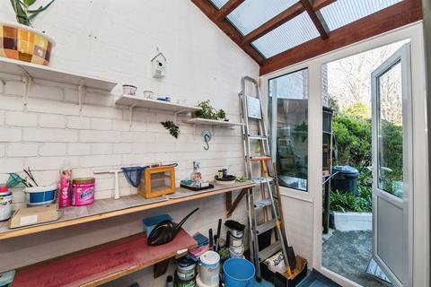 3 bed property, in Manor Road, £240,000