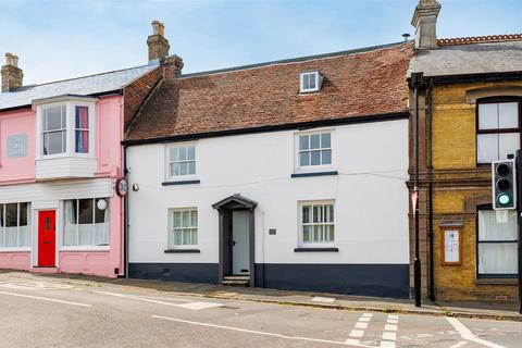 4 bed property, in Brading, £350,000