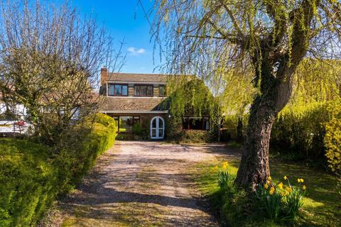 5 bed property, in Tanworth Lane, £525,000