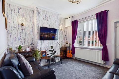 3 bed property, in Featherstone Lane, £180,000
