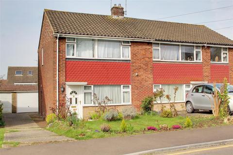 3 bed property, in Albemarle Avenue, £450,000