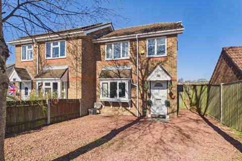 3 bed property, in Butts Road, £300,000