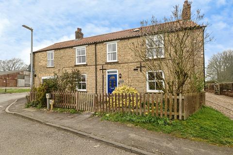 4 bed property, in Fridaythorpe, £385,000