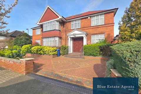 10 bed property, in Beaufort Road, £2,695,000