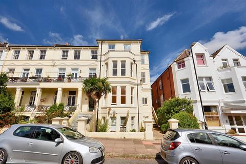 1 bed property, in Eversfield Road, £165,000