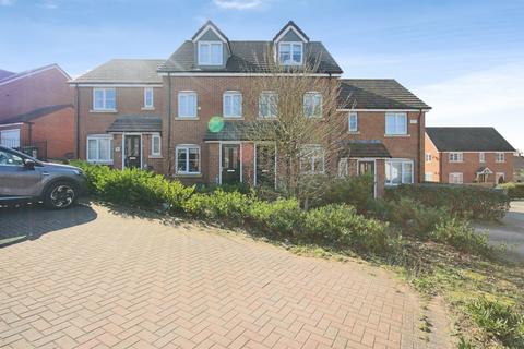 3 bed property, in Lancaster Way, £325,000