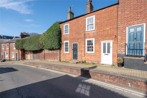 2 bed property, in Spencer Street, £480,000