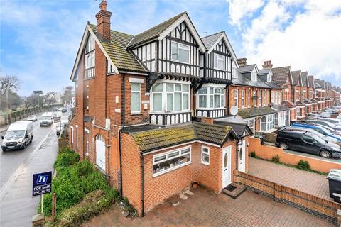 4 bed property, in Darnley Road, £475,000