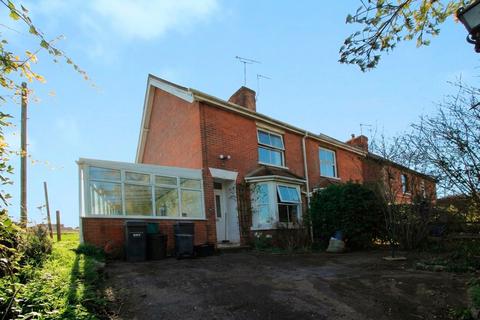 3 bed property, in East Street, £285,000