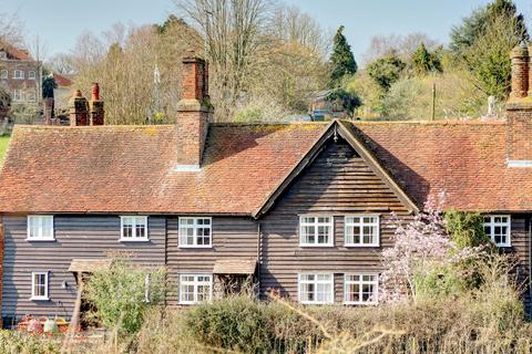 4 bed property, in Malting Lane, £400,000