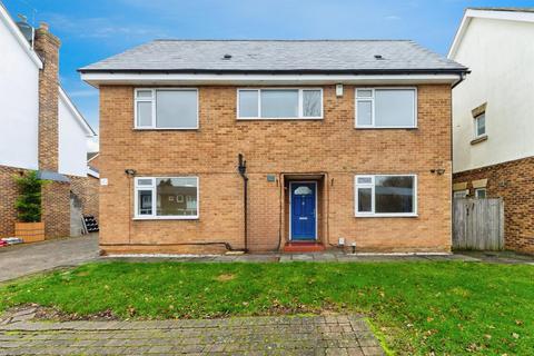 4 bed property, in Woods Avenue, £550,000