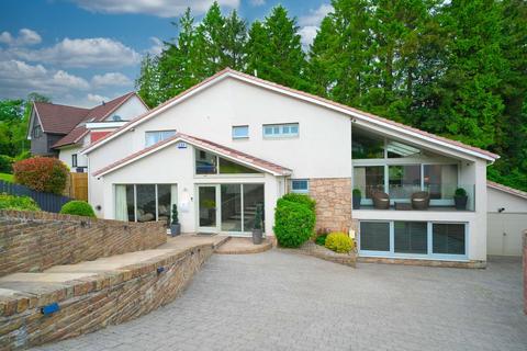 5 bed property, in Glebe Wynd, £720,000