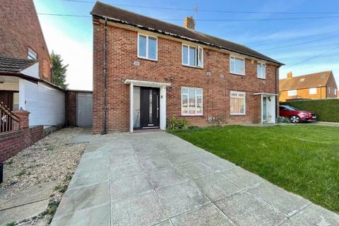 3 bed property, in Homestead Way, £375,000