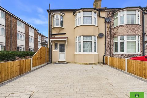 3 bed property, in Brentwood Road, £410,000