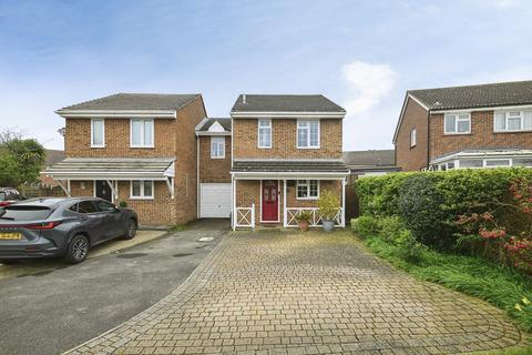 4 bed property, in Embassy Close, £475,000
