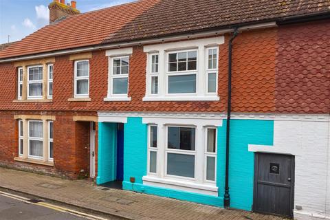 3 bed property, in Thorn Road, £465,000