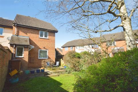 1 bed property, in Ellenborough Close, £240,000