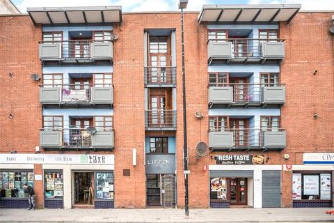2 bed property, in London Road, £65,000