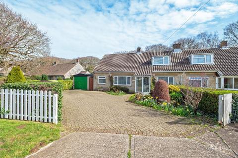 3 bed property, in Alverstone Road, £375,000