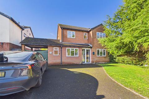 4 bed property, in Sovereign Close, £575,000