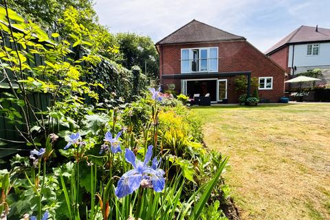 4 bed property, in Maidstone Road, £795,000